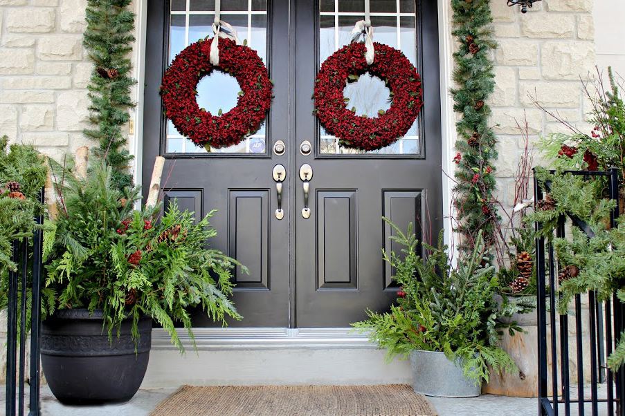 Great Ideas to Make your Porch More Welcoming In the Festive Season