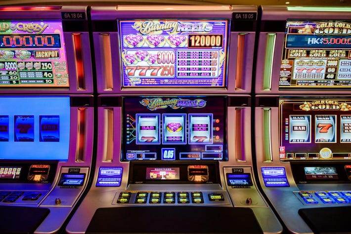How to play a slot machine for free?