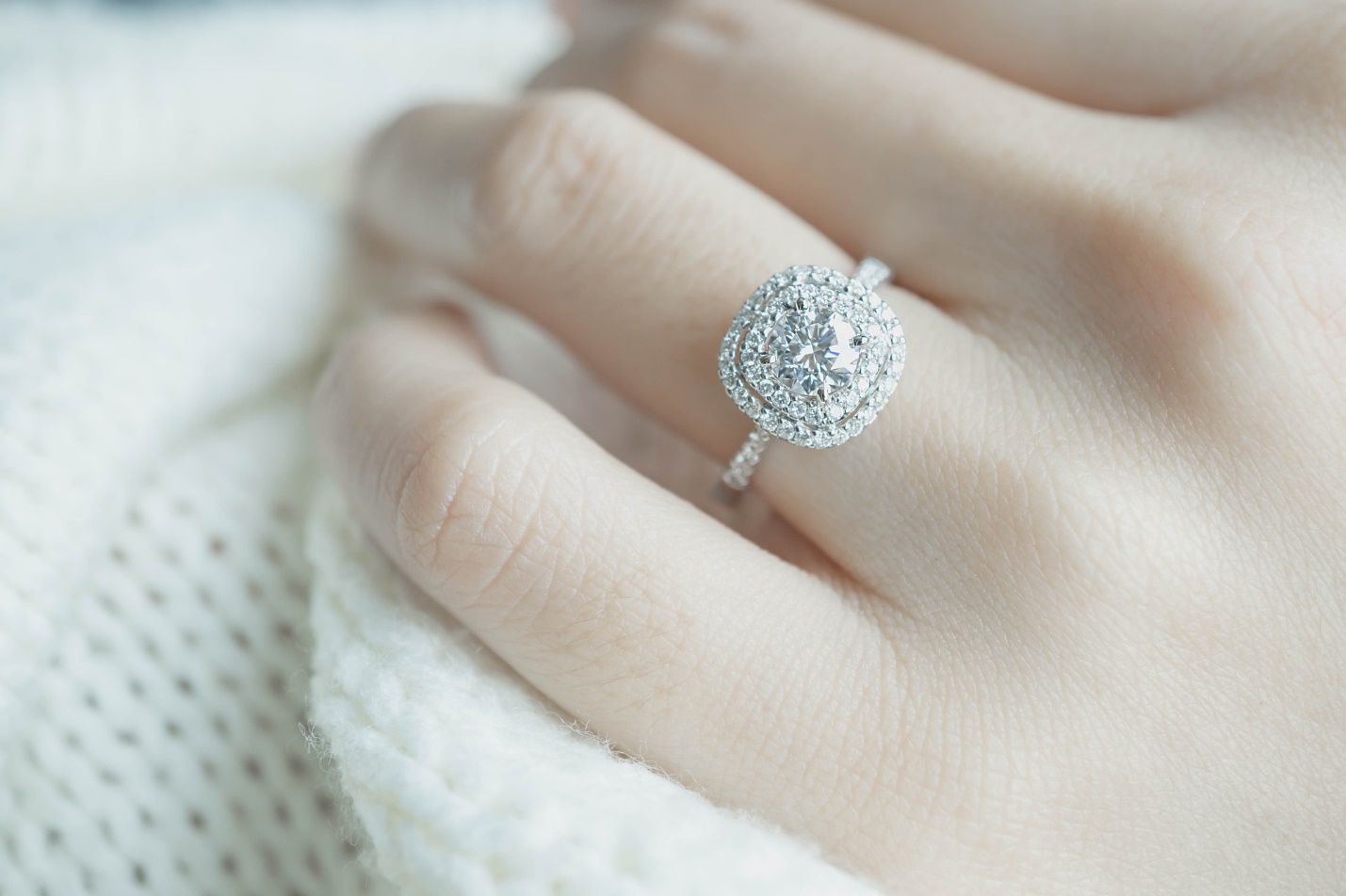 Which Engagement Ring Designs Suit Your Lucky Lady?